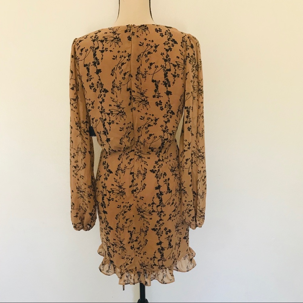 ❌sold❌Lulus One True Love Taupe Floral Ruched Min - Picture 6 of 12